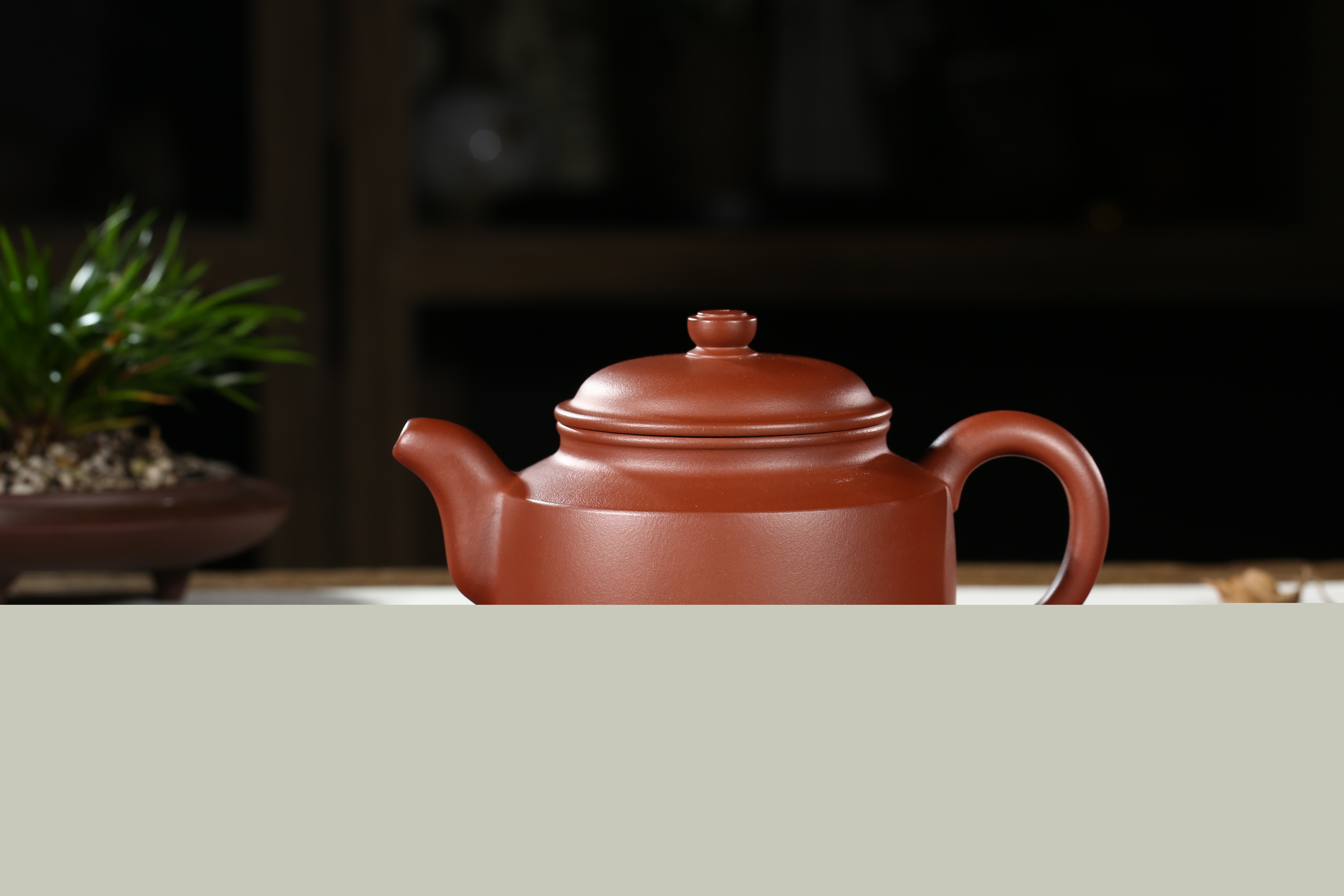 品茶先品壺——金槽和碾沉香末，冰碗輕涵翠縷煙